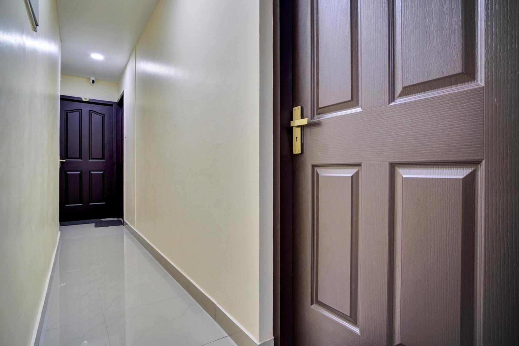 Hotel O Crystal Executive Suites Kochi Екстер'єр фото