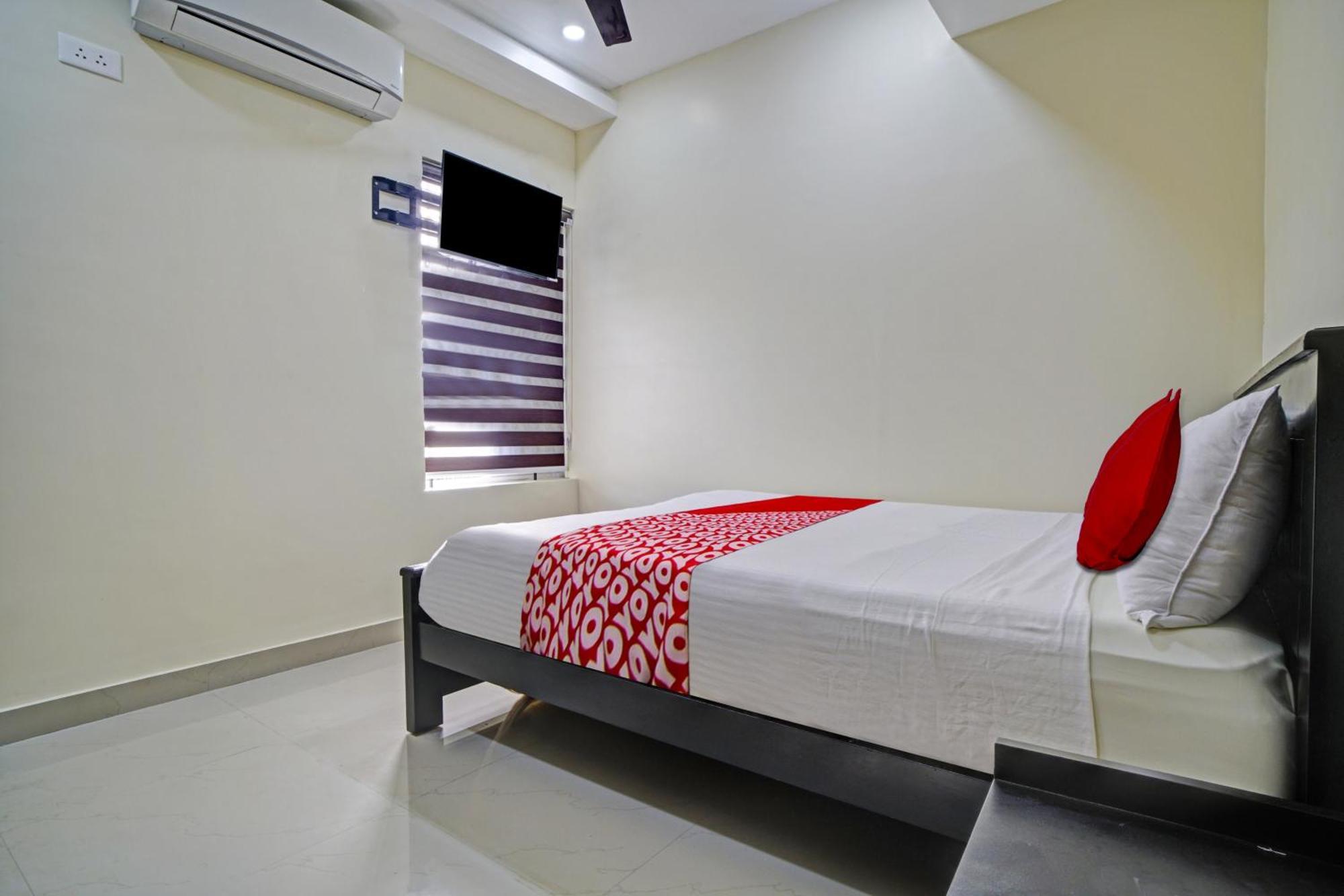 Hotel O Crystal Executive Suites Kochi Екстер'єр фото
