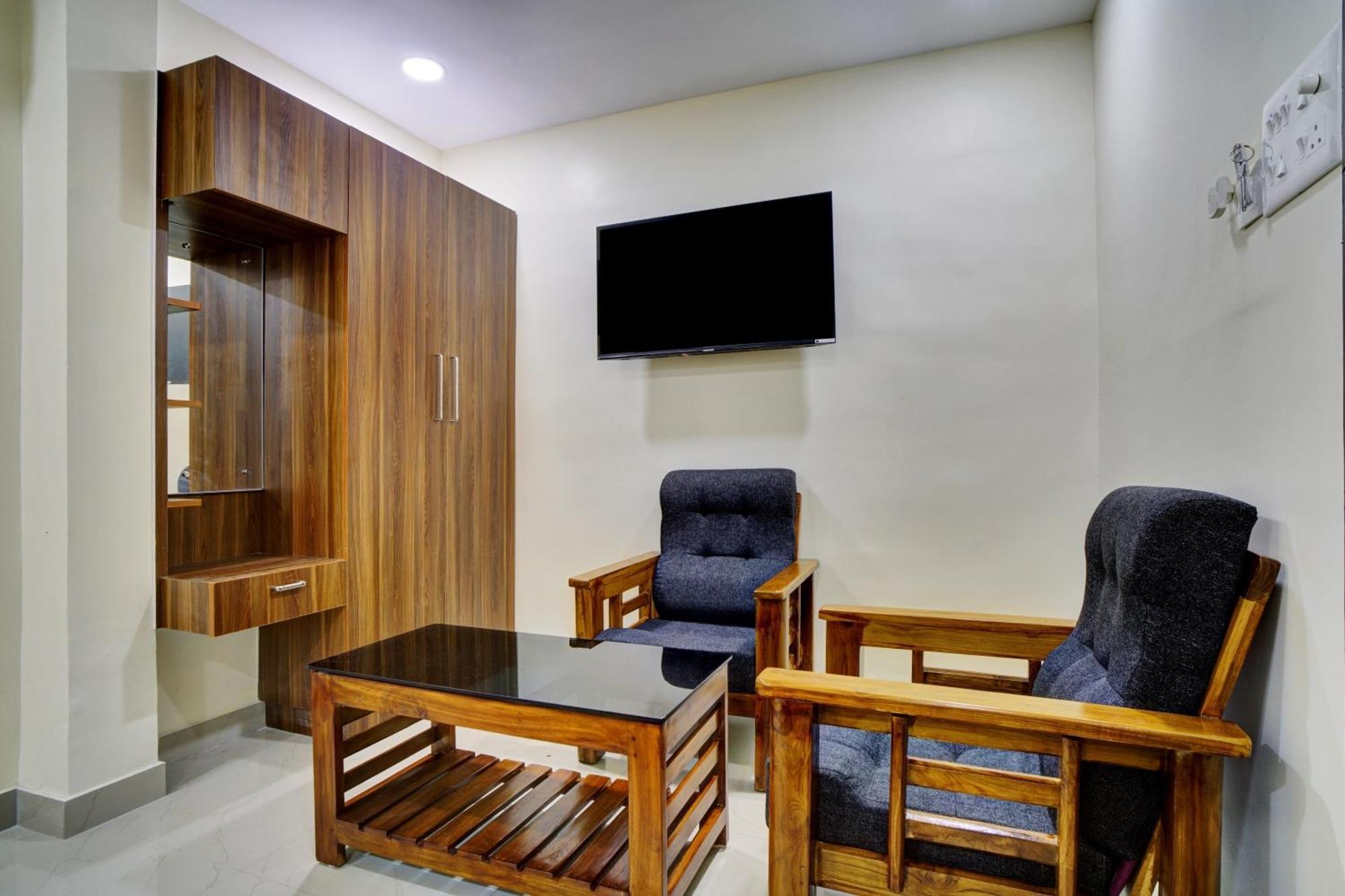 Hotel O Crystal Executive Suites Kochi Екстер'єр фото