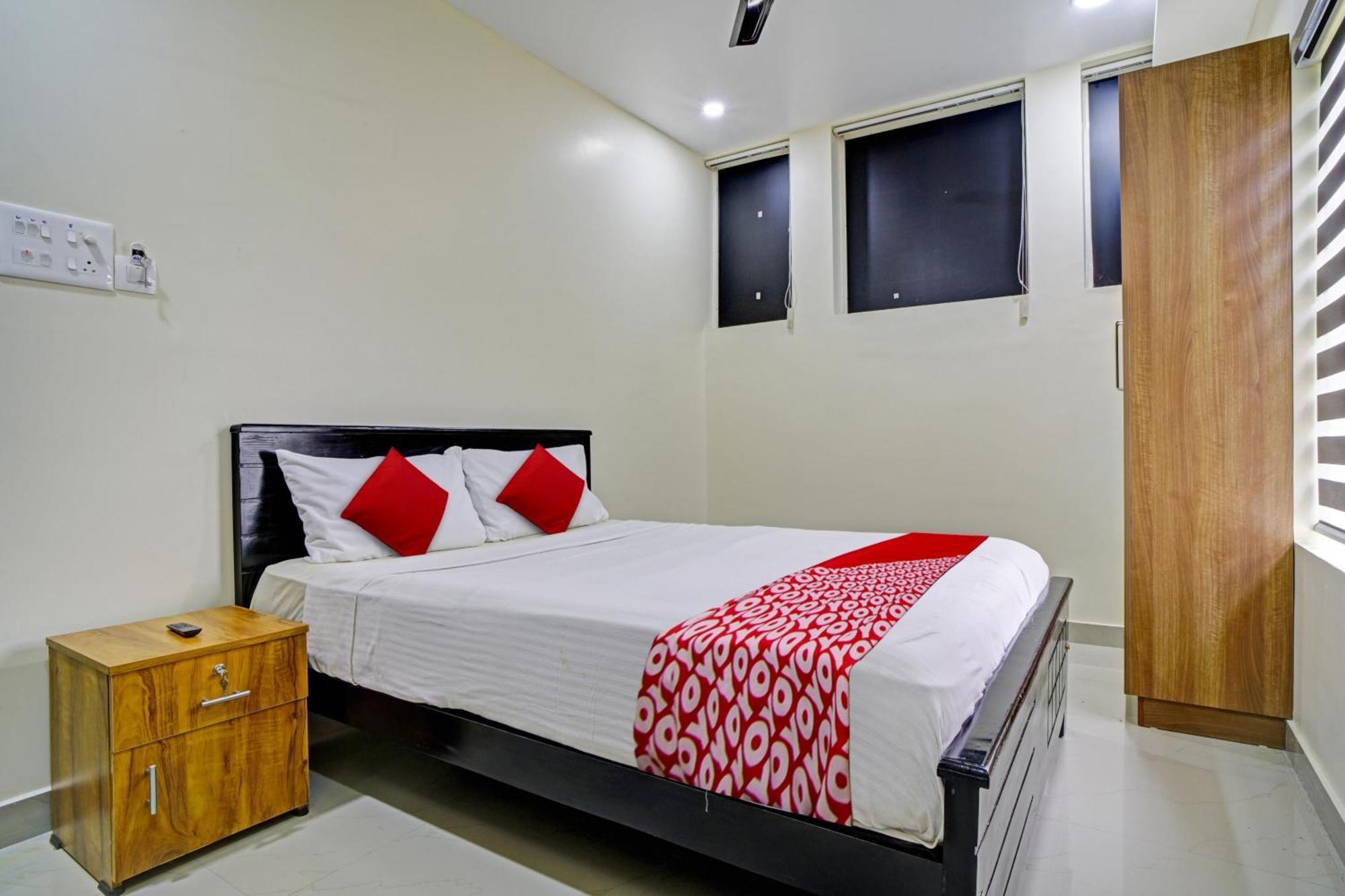 Hotel O Crystal Executive Suites Kochi Екстер'єр фото