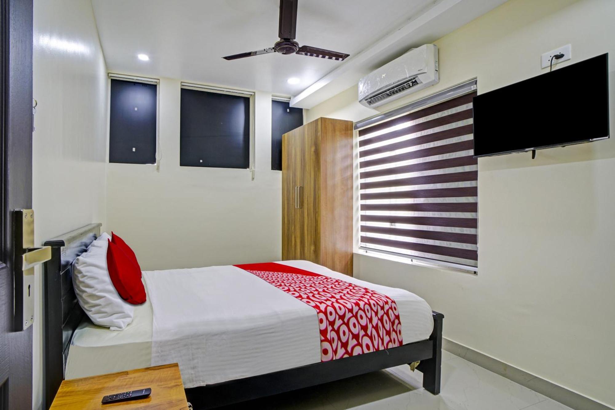 Hotel O Crystal Executive Suites Kochi Екстер'єр фото