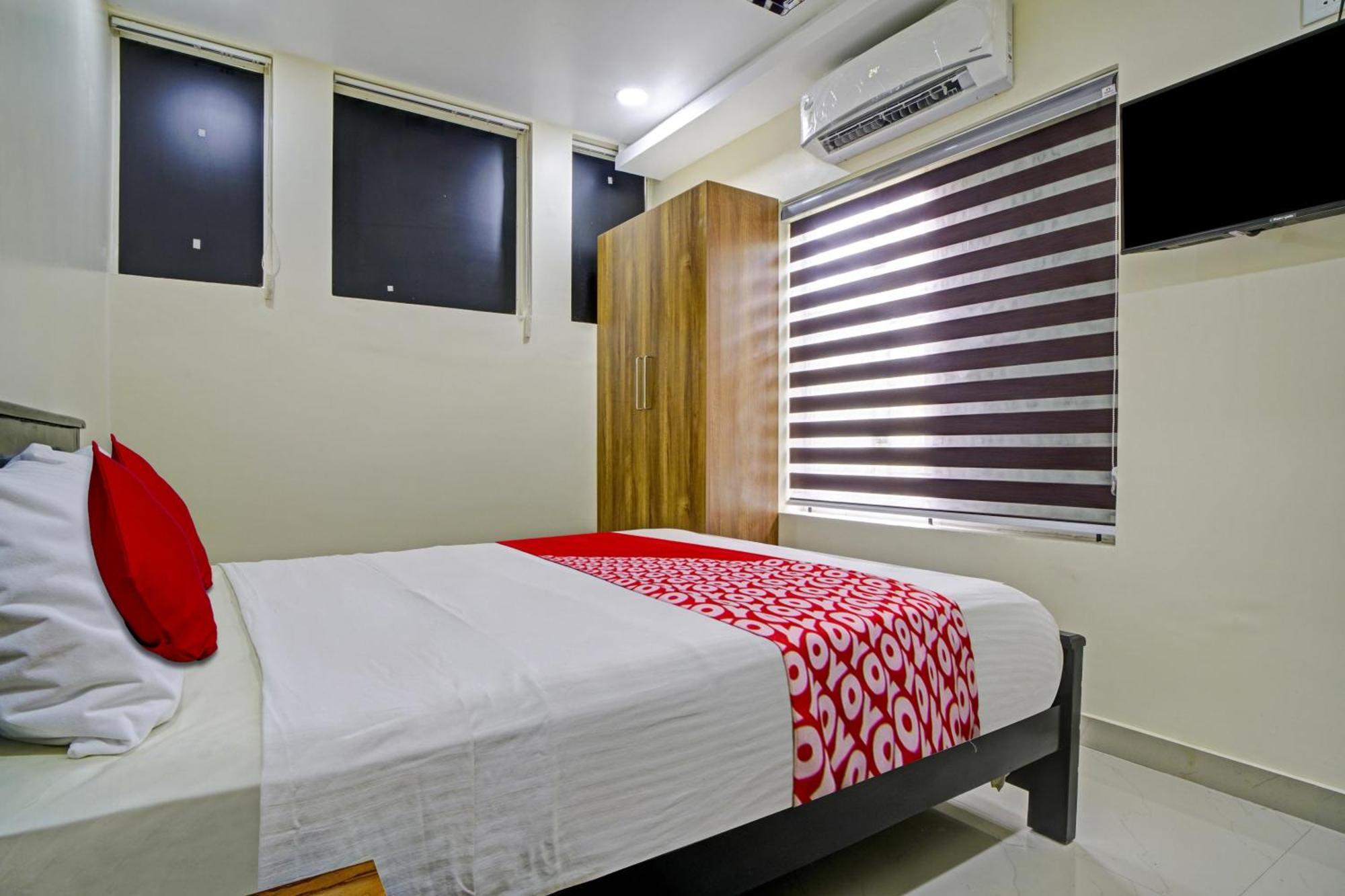 Hotel O Crystal Executive Suites Kochi Екстер'єр фото