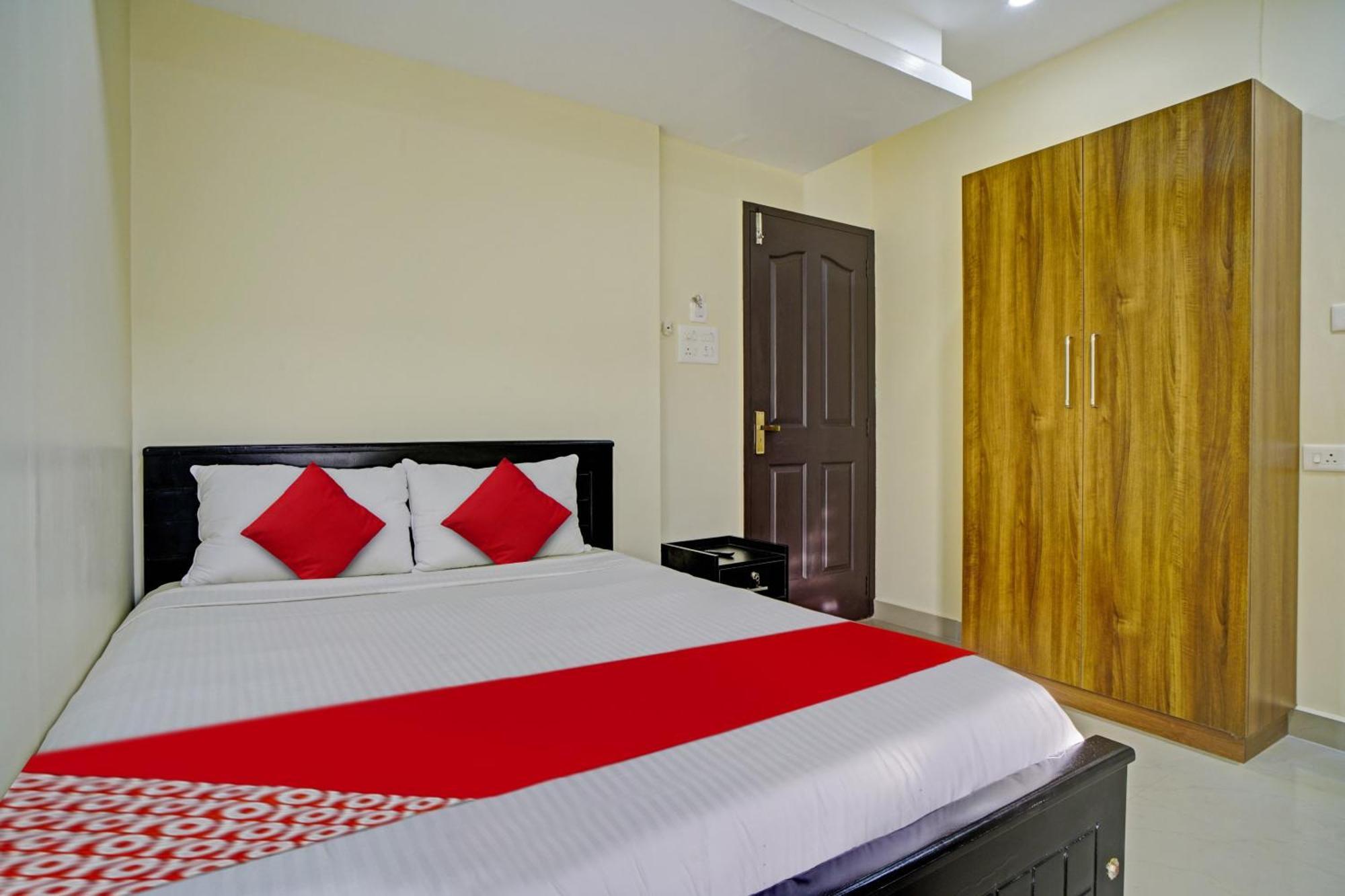 Hotel O Crystal Executive Suites Kochi Екстер'єр фото